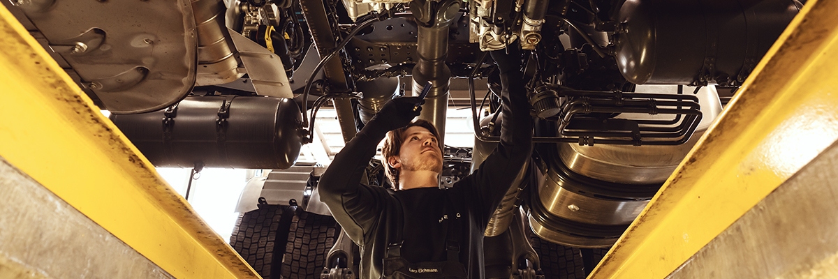 Automobil-Assistent/-Fachmann/-Mechatroniker Trucks 100% (m/w), 1. Bild