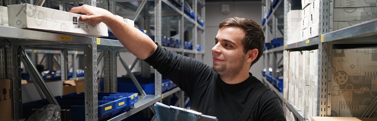 Mitarbeiter Logistik Teile & Zubehör 100% (m/w), 1. Bild